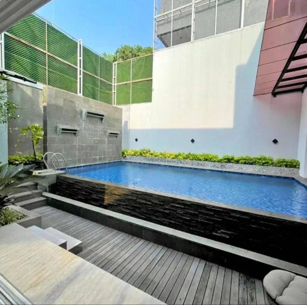 Hồ bơi gia đình bán nổi tại quận  6 TP HCM do Anh Tuấn Group hoàn thiện
