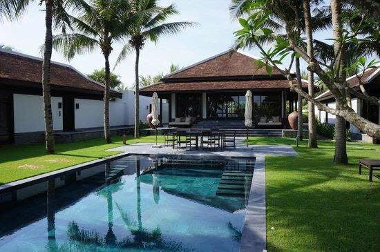 Hồ bơi khách sạn tràn viền tại Bình Chánh TP HCM