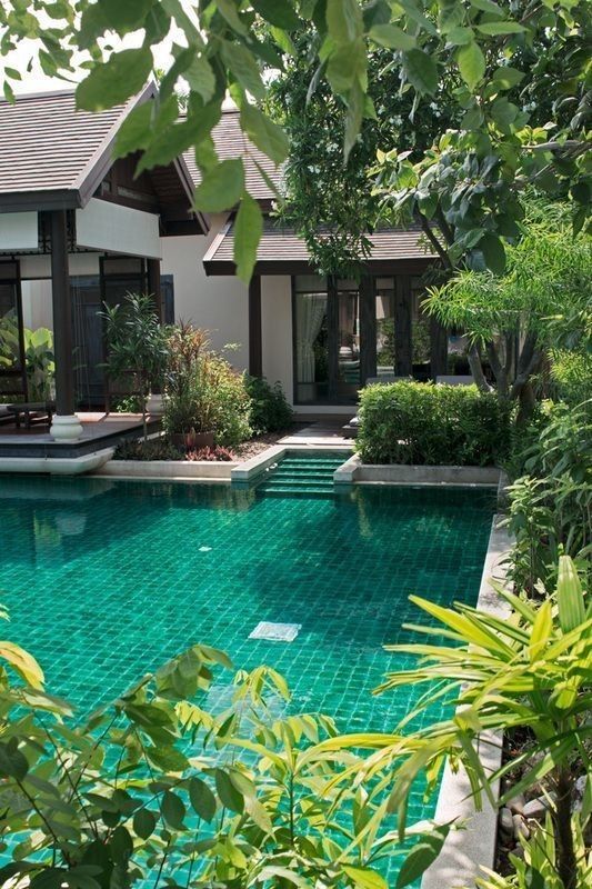 Hồ bơi tại sân vườn khách sạn tại Củ Chi TP HCM