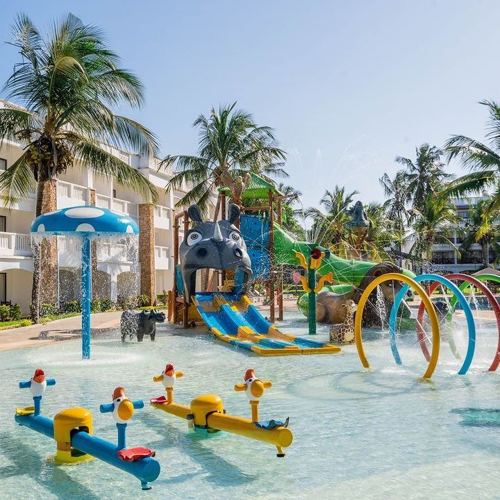 Hồ bơi trẻ em tại khu vui chơi tại quận 2 TP HCM