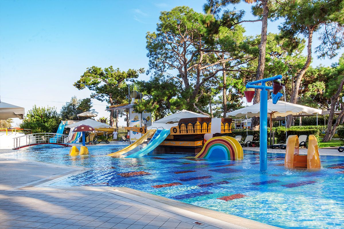 Hồ bơi trẻ em tại khu vui chơi và resort tại Bình Chánh TP HCM