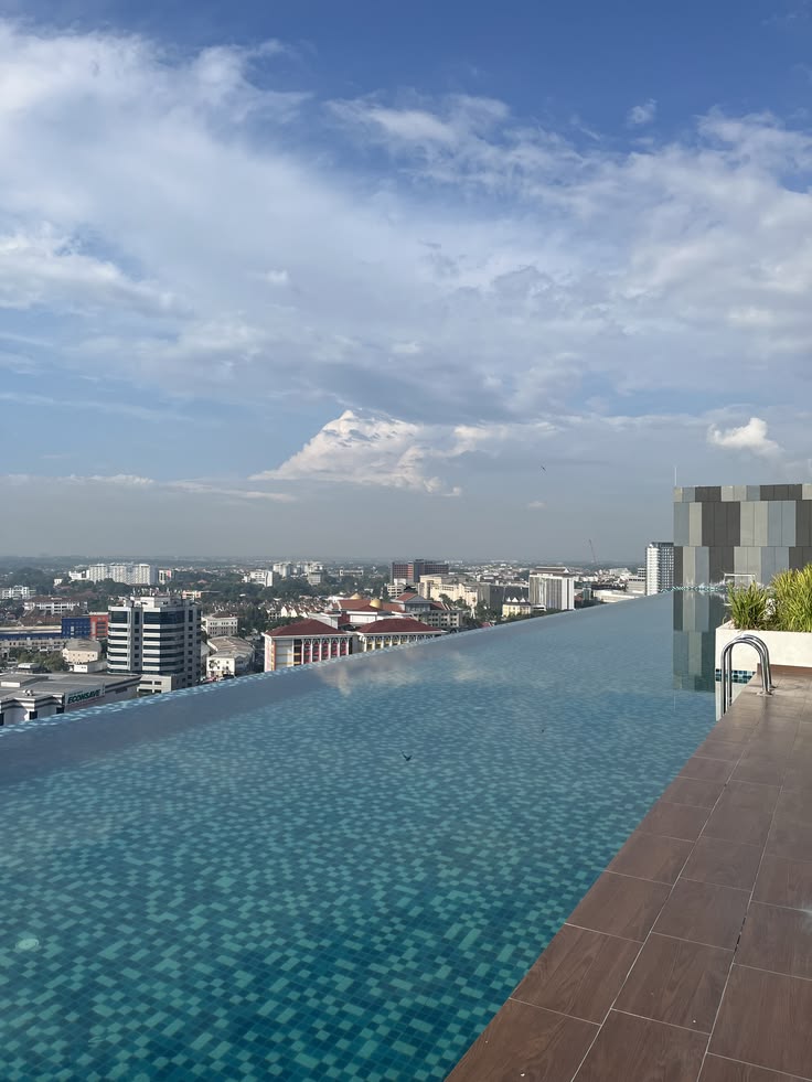 Hồ bơi kính vô cực tại Tân Bình TP HCM