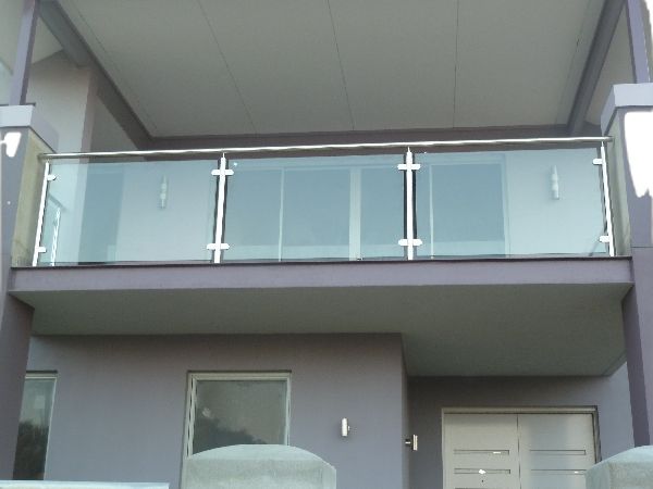 lan can kính cường lực quận Tân phú TP HCM