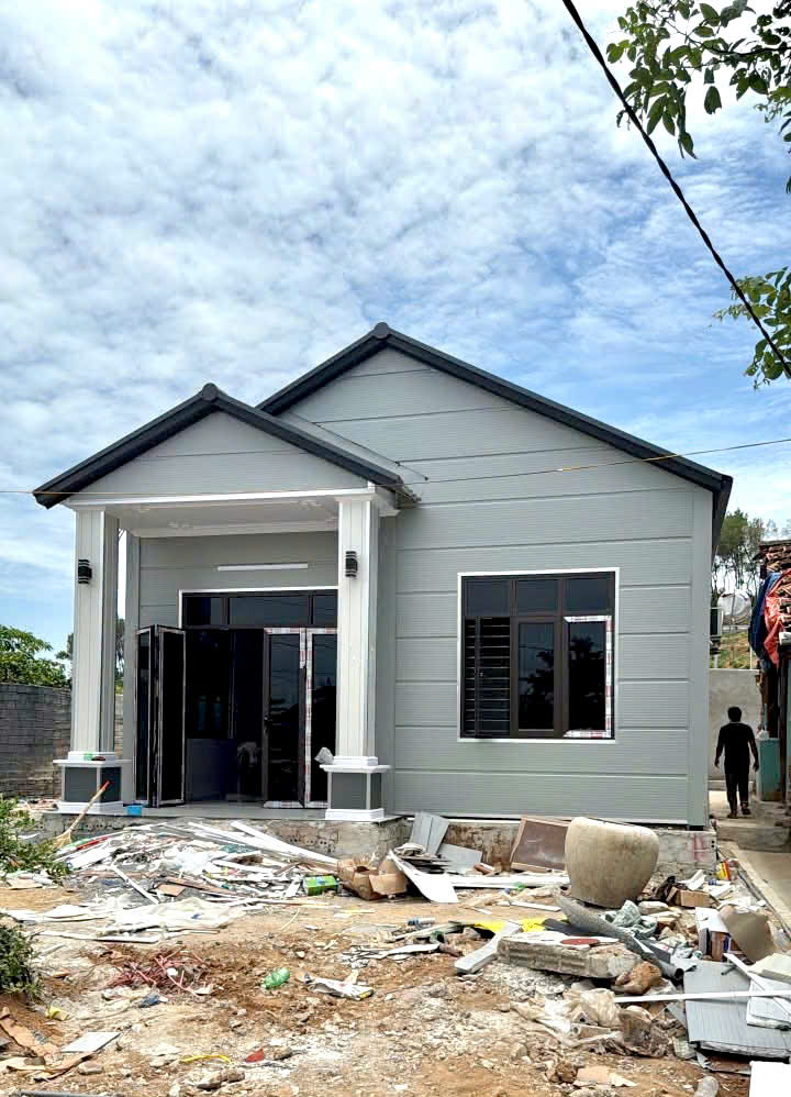 Căn nhà lắp ghép panel mái chữ A tại Vĩnh Phúc đang thi công bởi Anh Tuấn Group