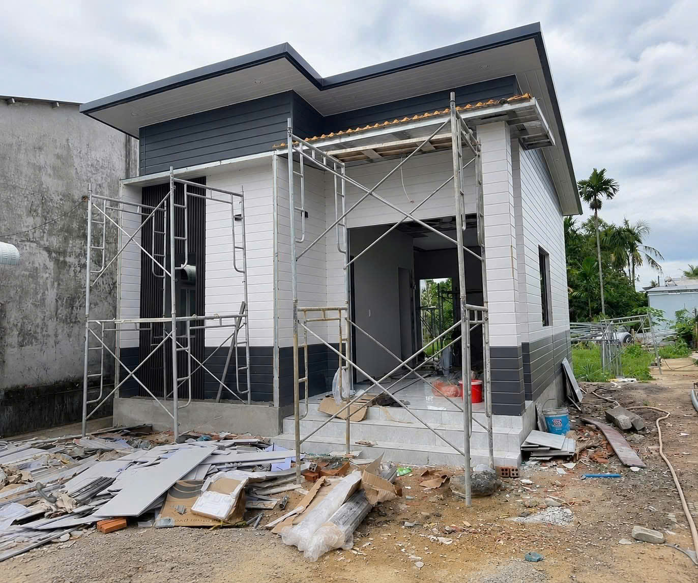 công tình nhà lắp ghép panel đang thi công tại Bình Phước