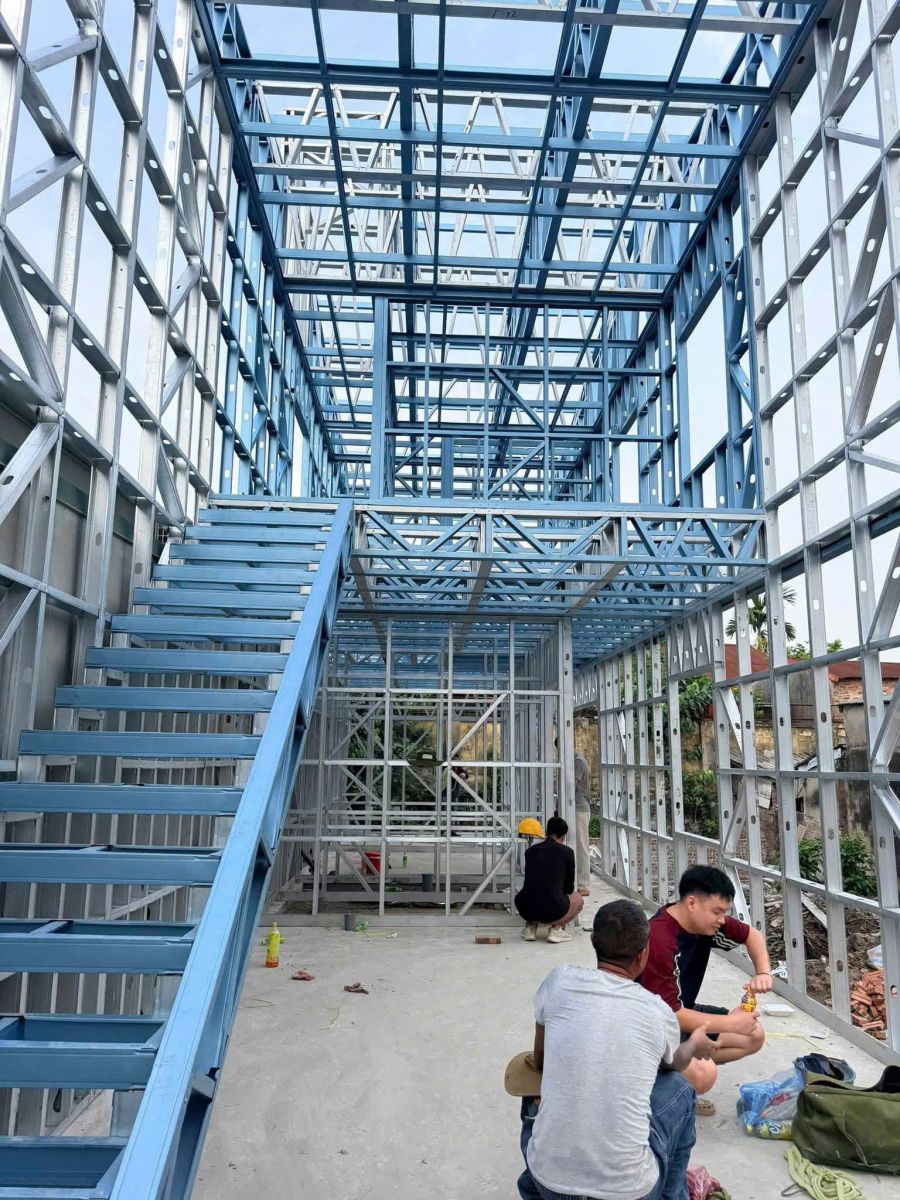 công trình nhà lắp ghép panel của Anh Tuấn Group tại Ninh Thuận đang lên khung