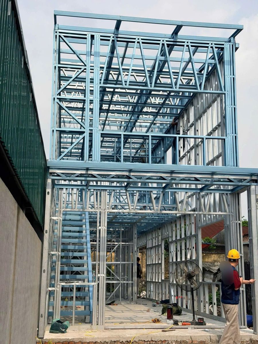 công trình nhà lắp ghép panel của Anh Tuấn Group tại TP HCM đang lên khung