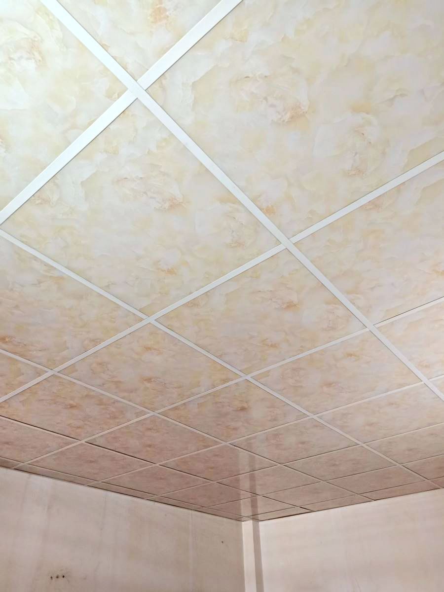 Thi công trần nhựa giả đá