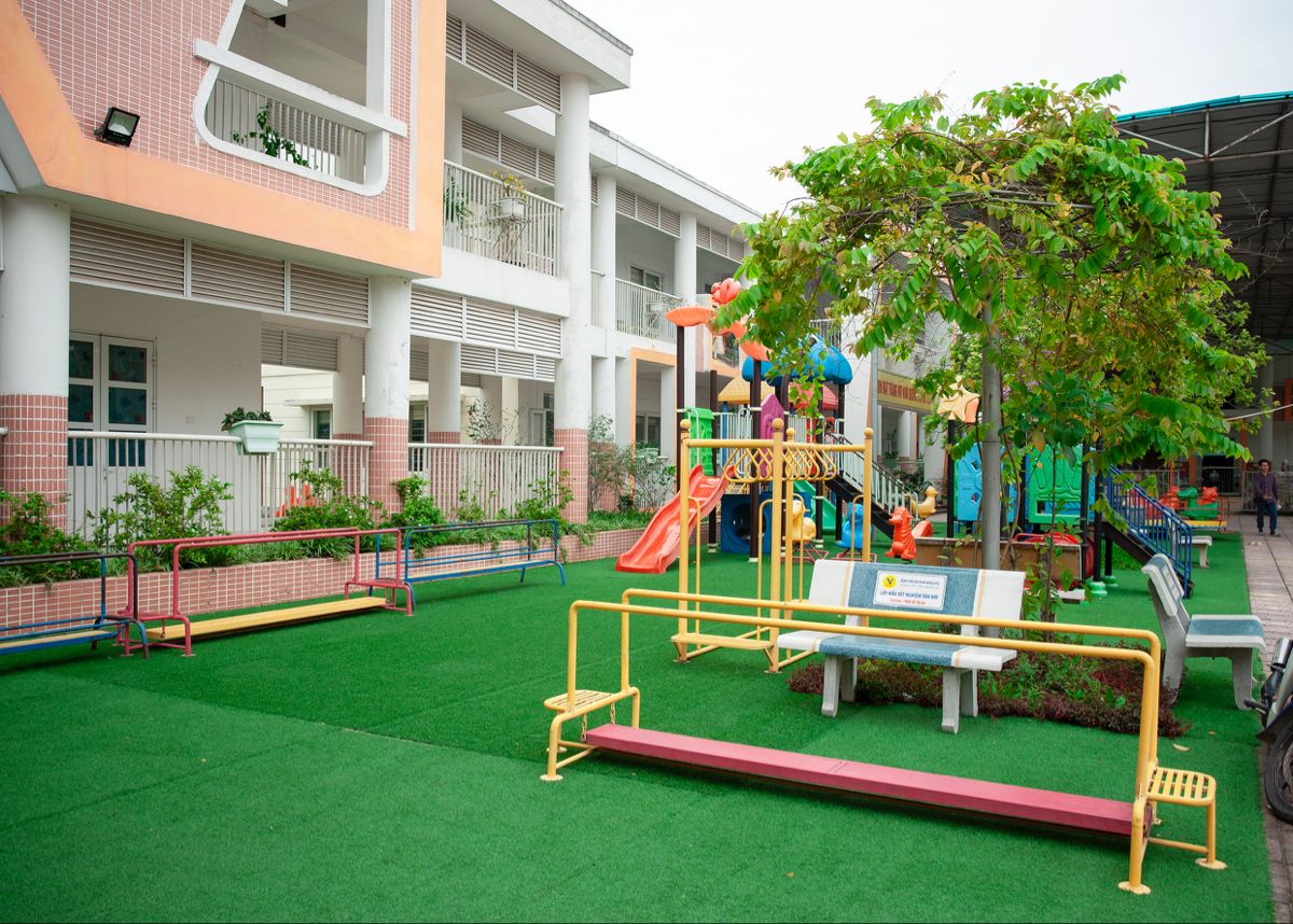 Thi công khu vui chơi tại trường mầm non