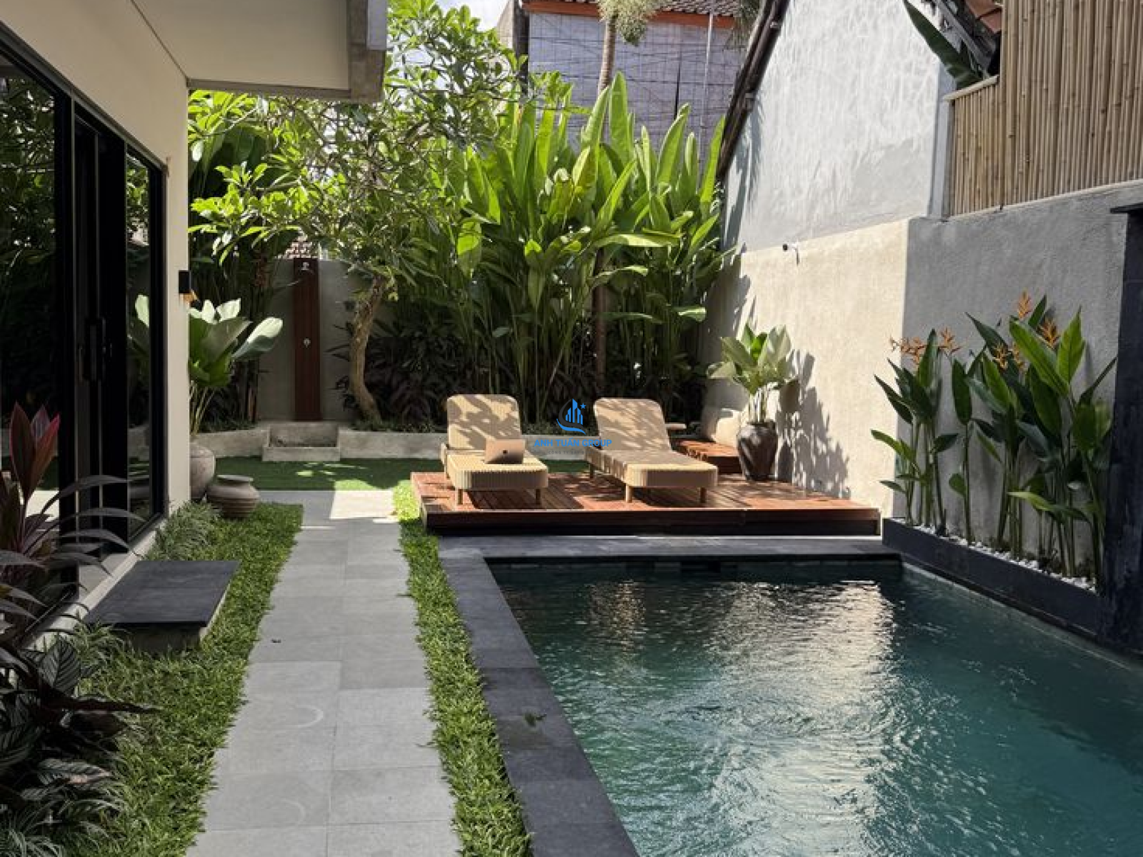 Hồ bơi khách sạn tại Hóc Môn TP HCM