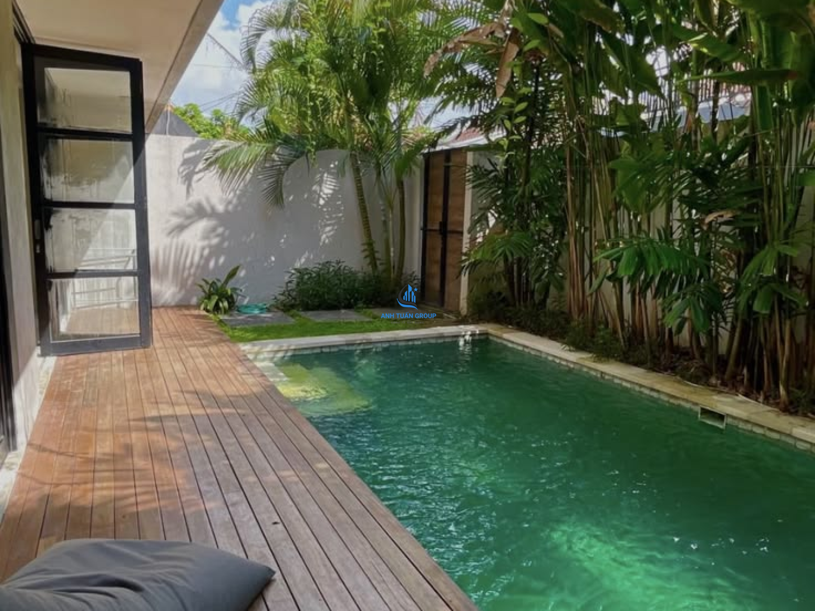 Hồ bơi sân vườn tại quận 7 TP HCM