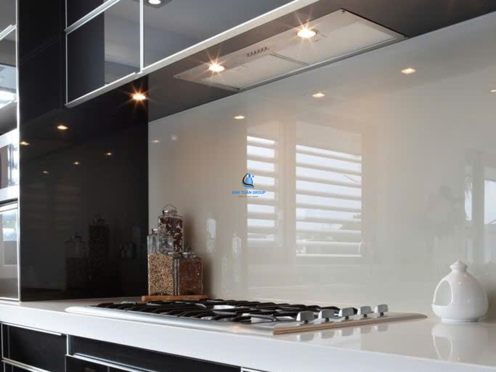 Thi công kính ốp bếp quận Tân Phú TP HCM