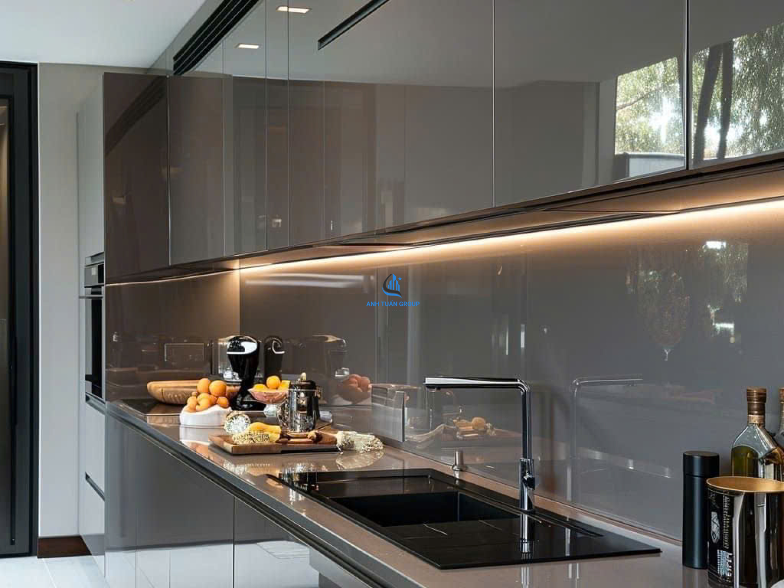 Thi công kính ốp bếp quận 4 TP HCM
