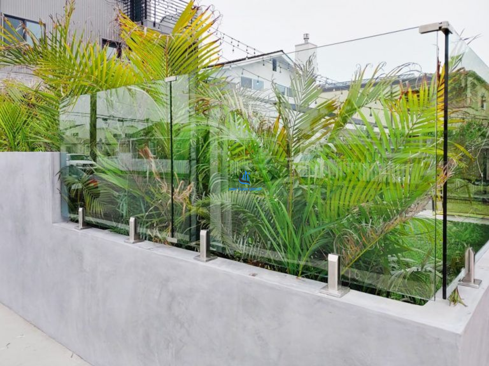 Lan can kính cường lực tại TPHCM
