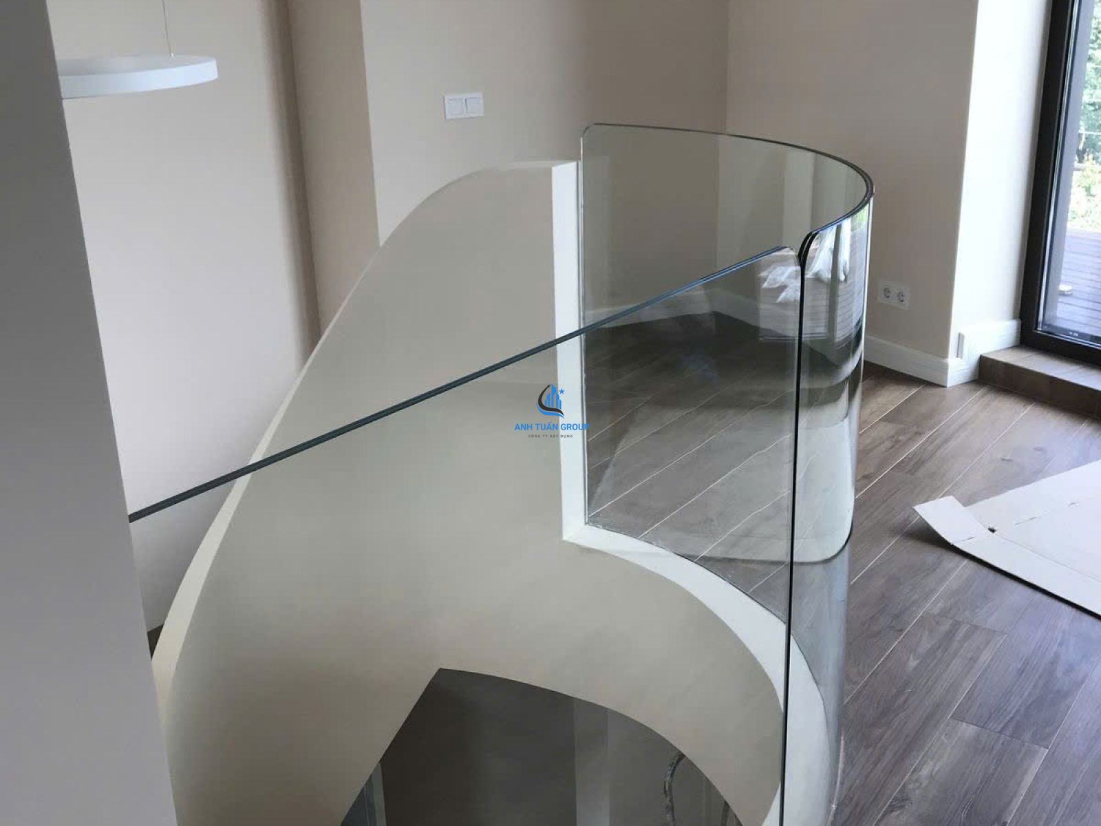 Thi công lan can kính cong quận 8 TP HCM