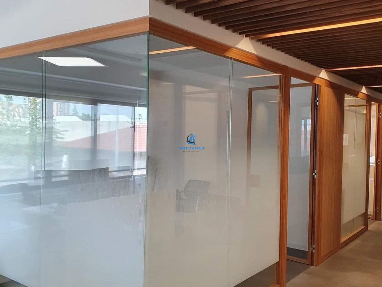 Vách ngăn kính cường lực Củ Chi