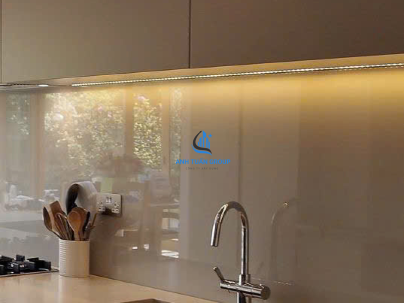 Thi công kính ốp bếp quận 5 TP HCM