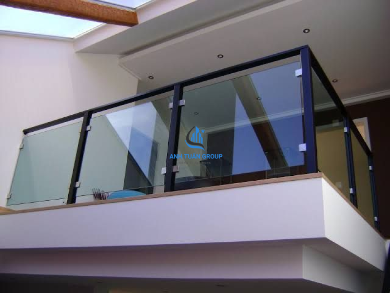 Thi công lan can kính cường lực tại quận 12